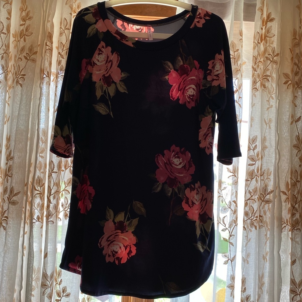 Cool Melon Navy Tunic Flowers XL Like New